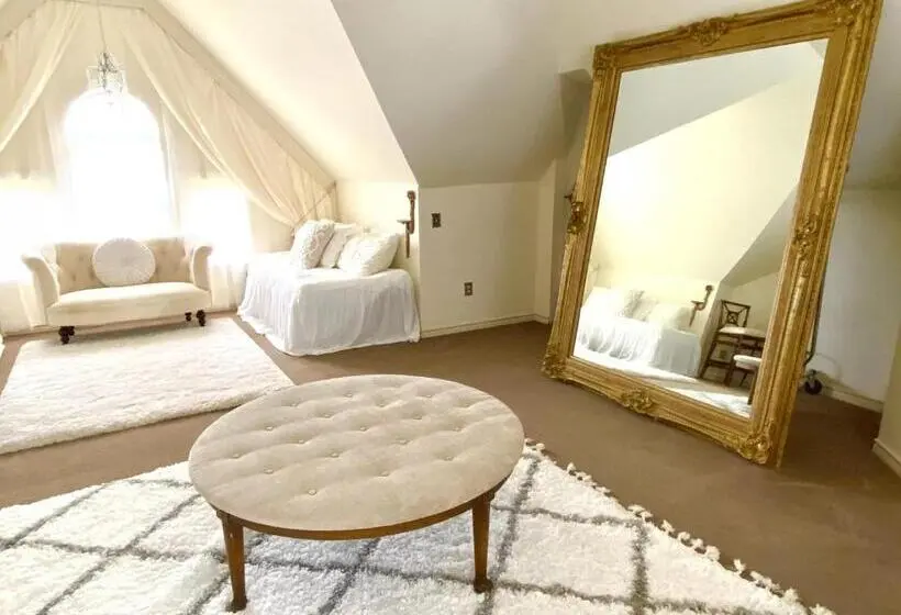 デラックススイート, Four Winds Victorian Venue & Suites