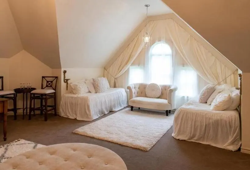 デラックススイート, Four Winds Victorian Venue & Suites
