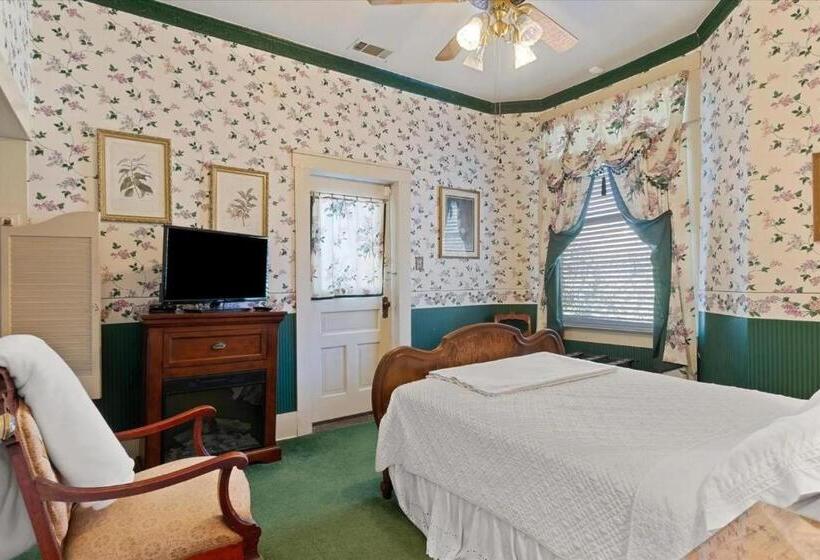 جناح مزوَّد بشرفة, Four Winds Victorian Venue & Suites