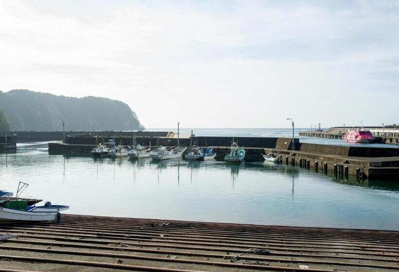 إستوديو قياسى, Yuraku Izuoshima  Hostel