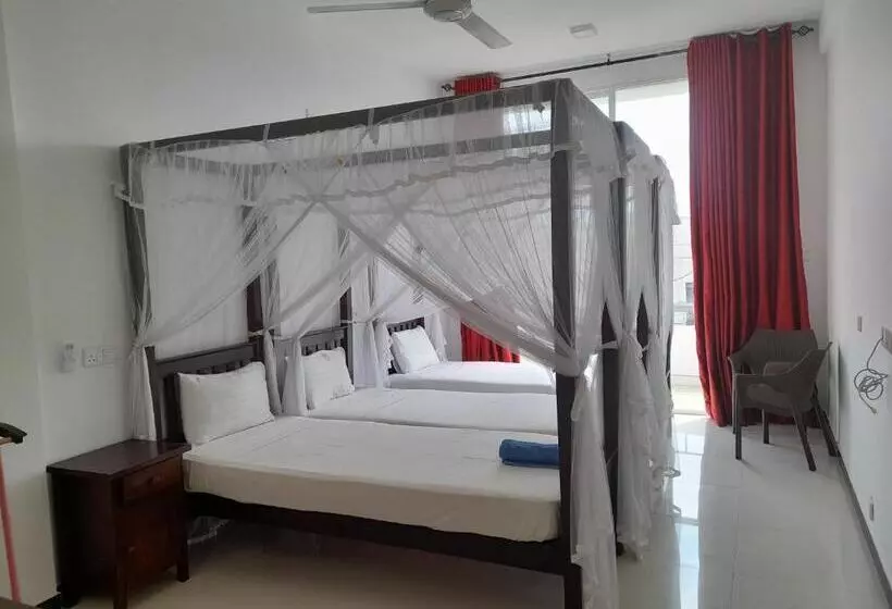 Standard Kolmen Hengen Huone Parveke, Marine Tourist Guest House At Negombo Beach
