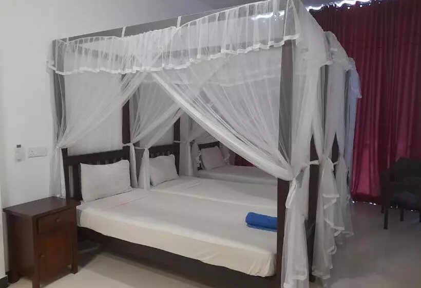 Standard Kolmen Hengen Huone Parveke, Marine Tourist Guest House At Negombo Beach