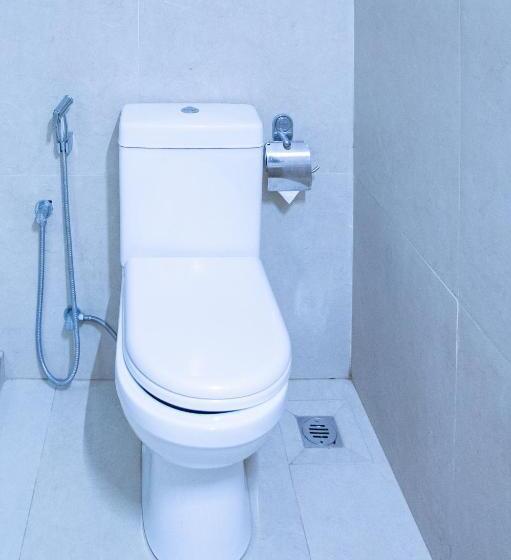 חדר סטנדרט עם מרפסת, Marine Tourist Guest House At Negombo Beach