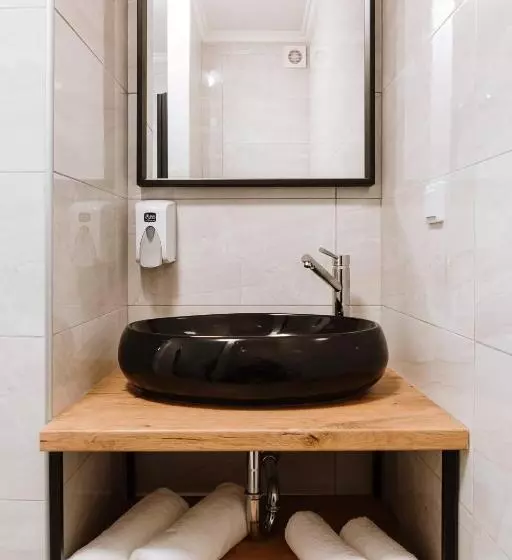اتاق کلاسیک سه تخته, Boutique Hotel Nea