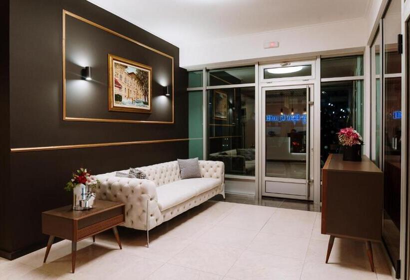 اتاق کلاسیک سه تخته, Boutique Hotel Nea