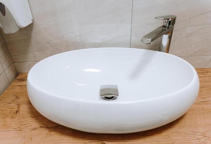 اتاق کلاسیک سه تخته, Boutique Hotel Nea