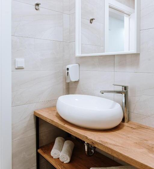 اتاق سوپریور سه تخته, Boutique Hotel Nea