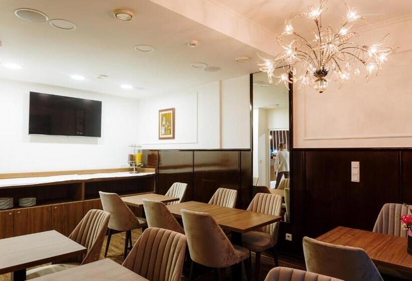 اتاق سوپریور سه تخته, Boutique Hotel Nea