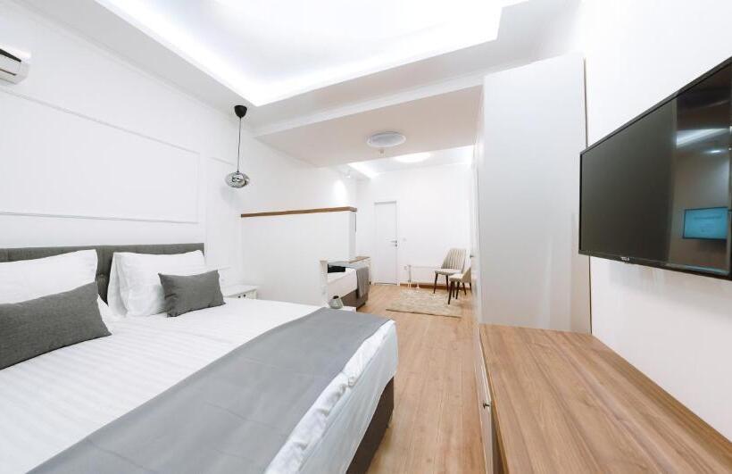 اتاق سوپریور سه تخته, Boutique Hotel Nea