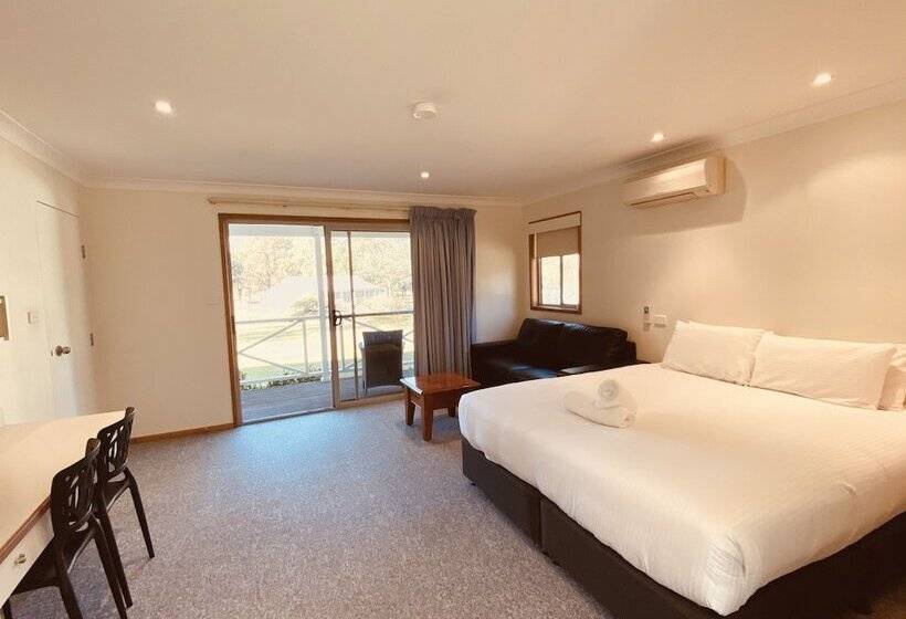 침실 3개 주택, Camway Estate