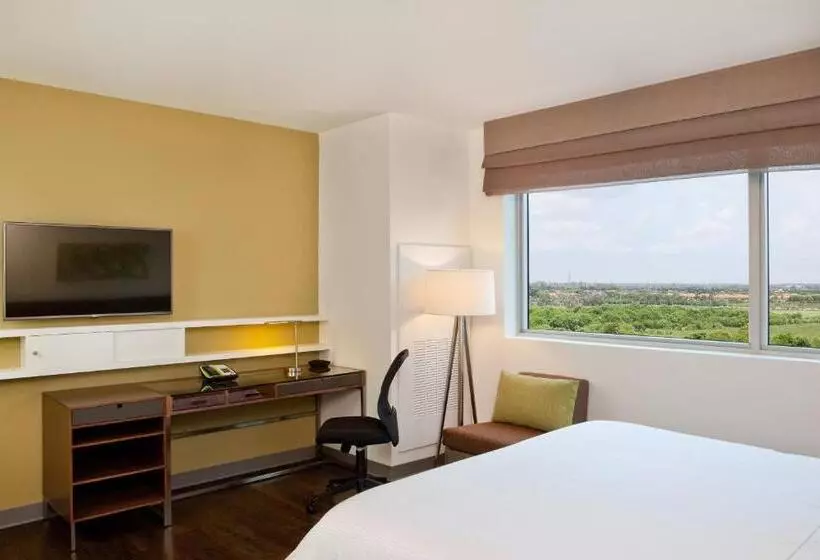 اتاق استاندارد با تخت بزرگ, Element Miami Doral