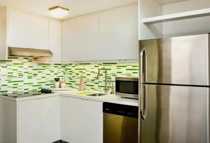 سوئیت با تخت بزرگ, Element Miami Doral