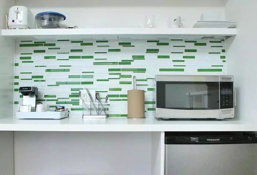 اتاق استاندارد با تخت بزرگ, Element Miami Doral