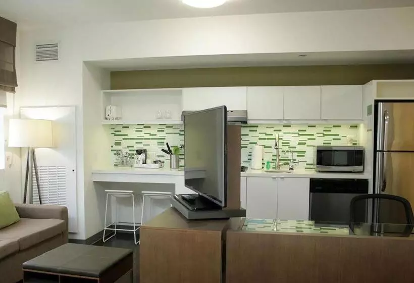 استودیوی استاندارد, Element Miami Doral