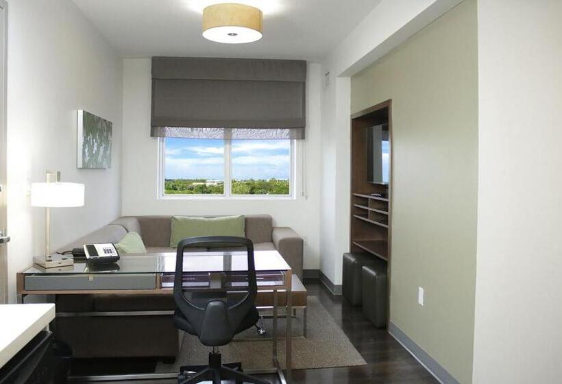 מיטת קינג בסוויטה, Element Miami Doral