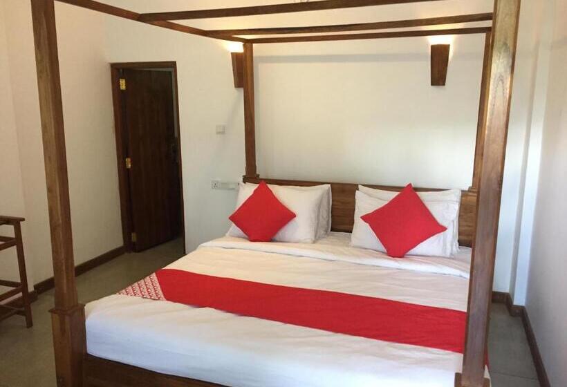 Deluxe Room, Heavens Holiday Resort