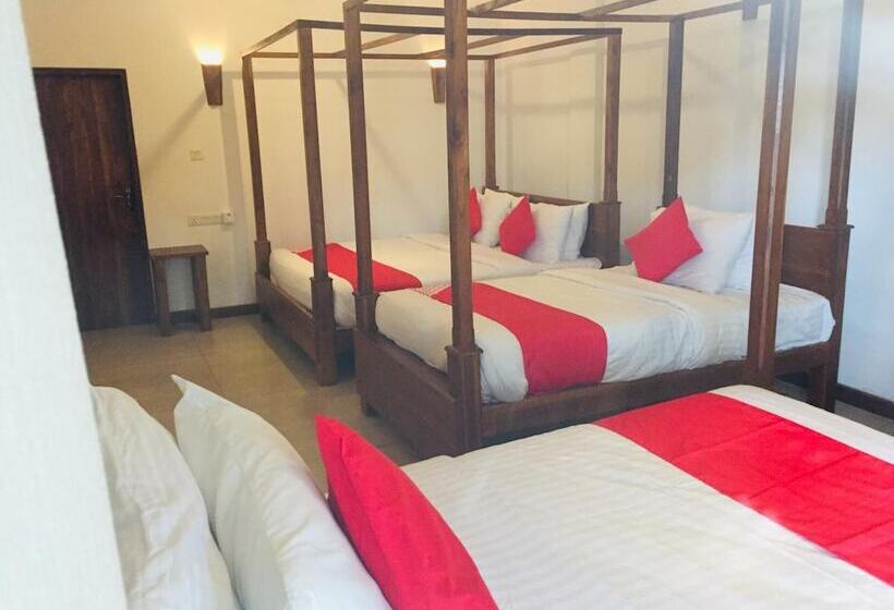 Deluxe Room, Heavens Holiday Resort