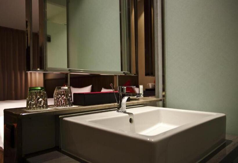 اتاق سوپریور, In Sky