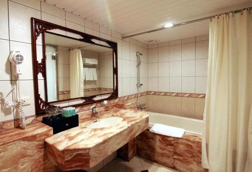 اتاق کلاسیک چهارنفره, Kings Paradise