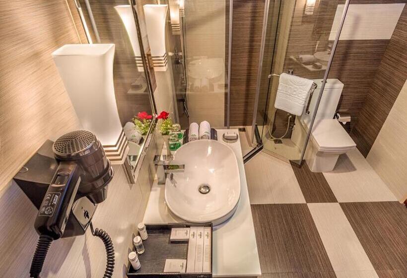 اتاق پرمیوم, Long Beach