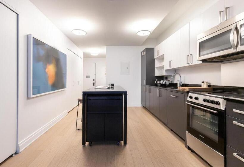 استودیوی استاندارد, Mint House At 70 Pine