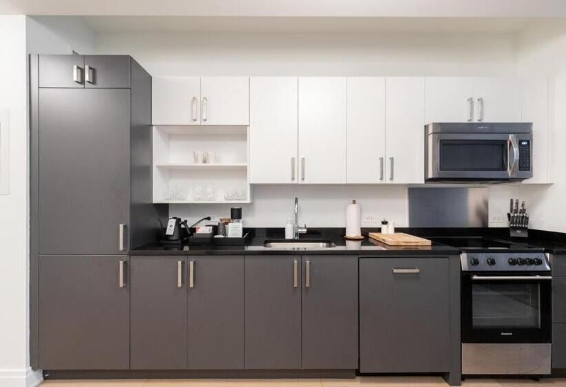 استودیوی استاندارد, Mint House At 70 Pine