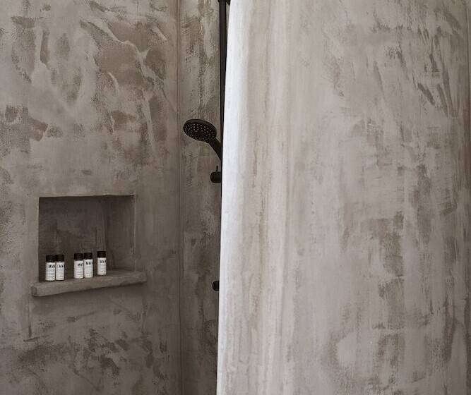 Junior Suite Vue Montagne, Mr & Mrs White Mykonos