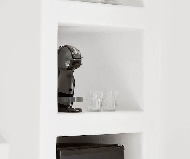 Junior Suite Vue Montagne, Mr & Mrs White Mykonos