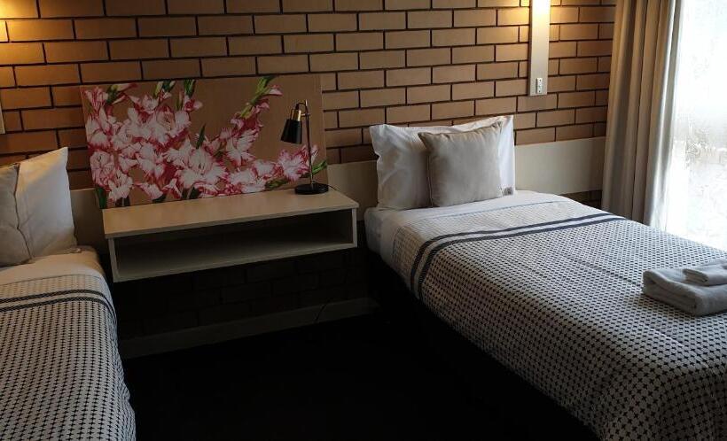 패밀리 룸, Sandpipers @ Millicent