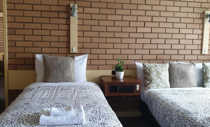 패밀리 룸, Sandpipers @ Millicent