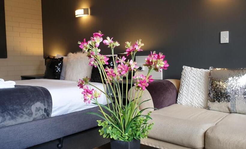 이그제큐티브 룸, Sandpipers @ Millicent