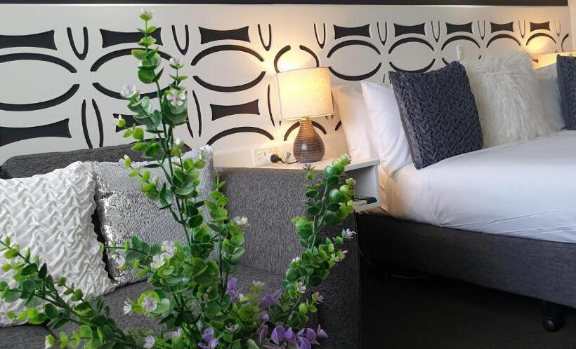 이그제큐티브 룸, Sandpipers @ Millicent