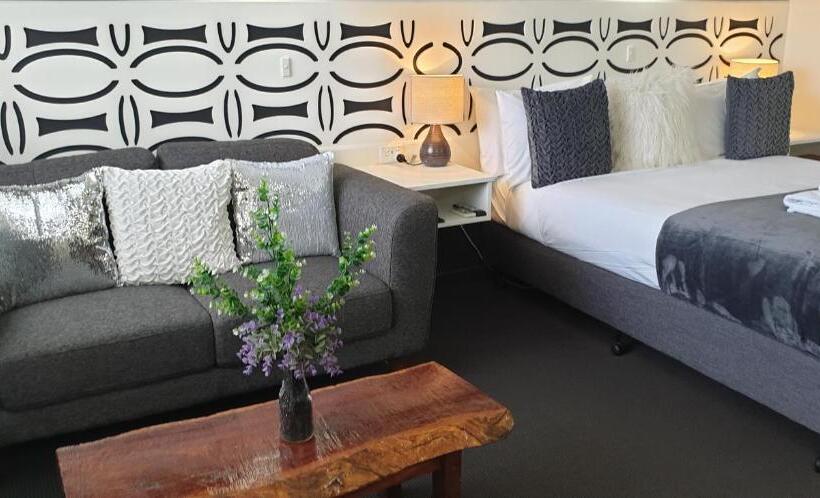 이그제큐티브 룸, Sandpipers @ Millicent