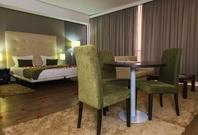 سوییت, Santiago
