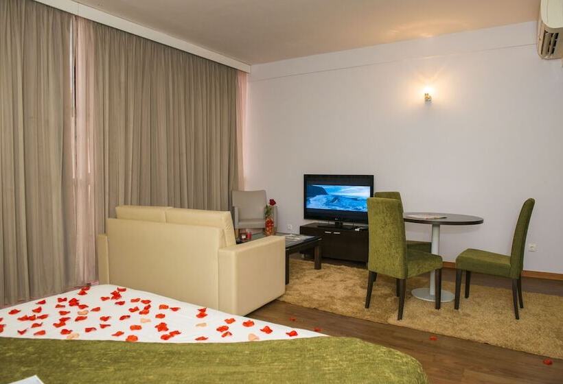 סוויטה, Santiago