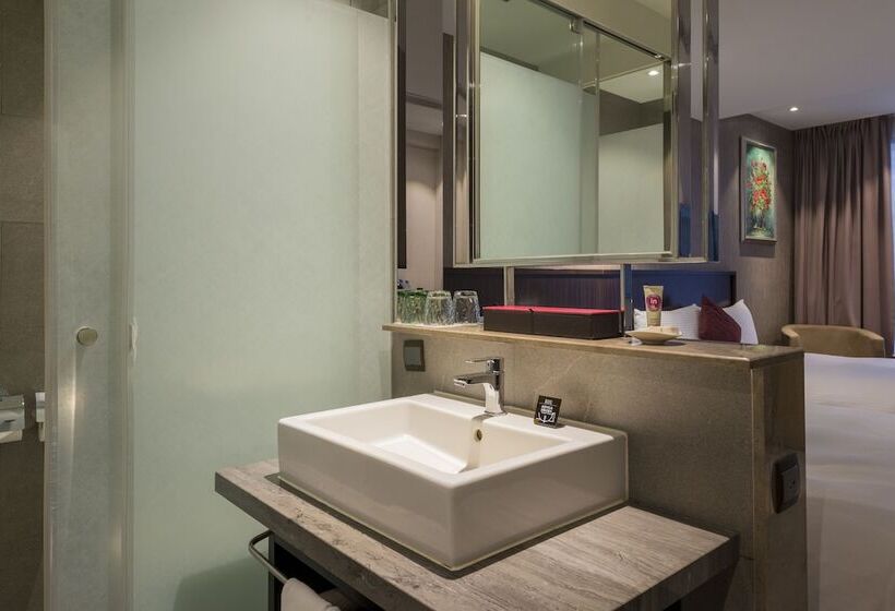 اتاق لوکس چهار تخته, In Sky