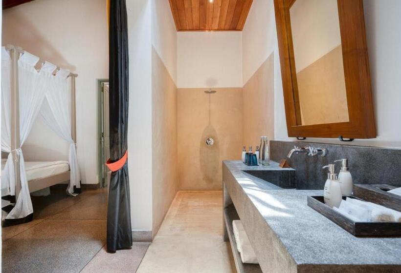 جناح عائلي, Wallawwa