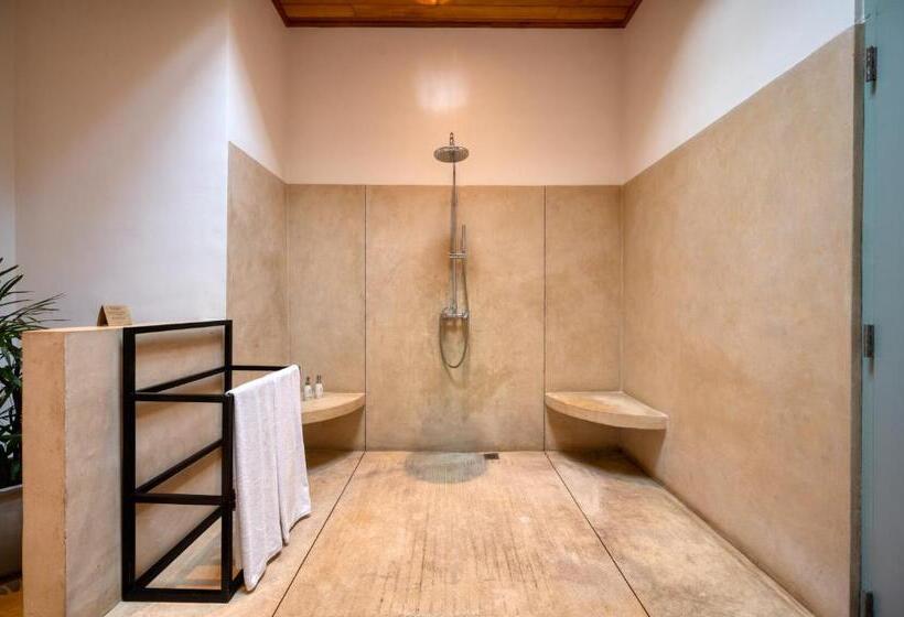 جناح عائلي, Wallawwa