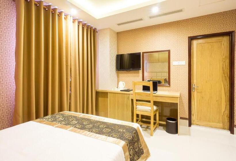 اتاق سوپریور, West