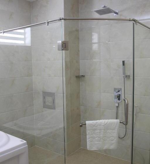 اتاق سوپریور, West