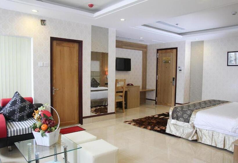 سوییت جونیور, West