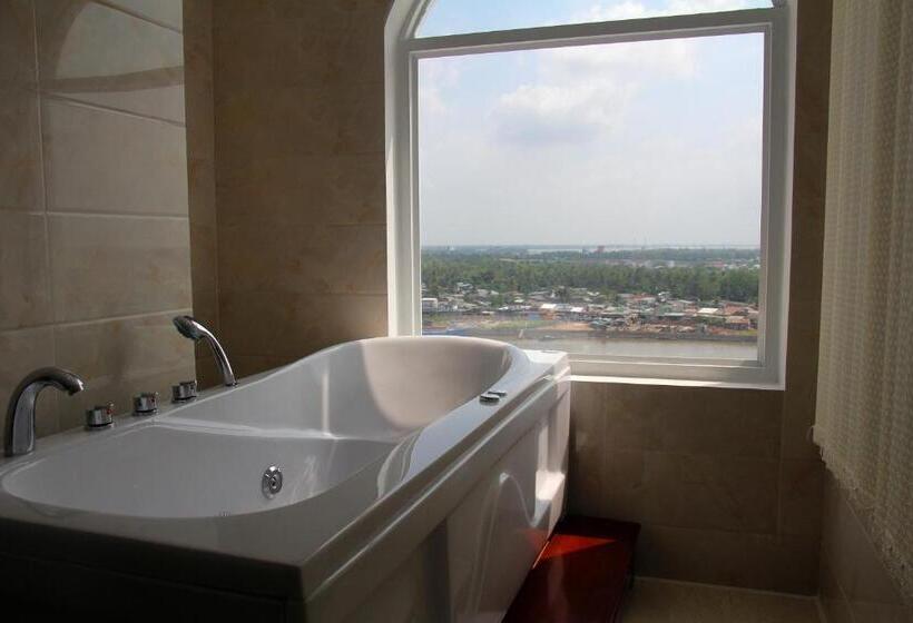 سوییت جونیور, West