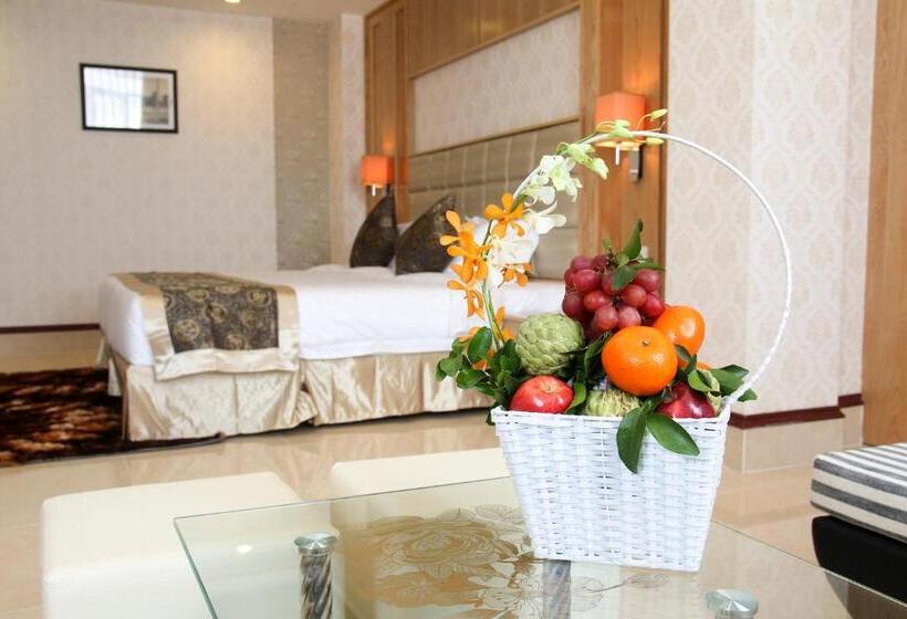 اتاق لوکس, West