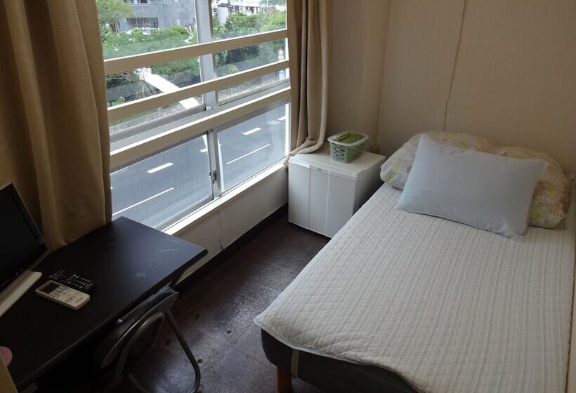 غرفة قياسية فردية, Grace Naha