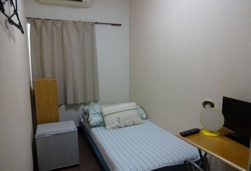 غرفة قياسية فردية, Grace Naha