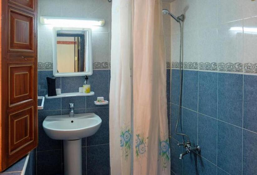 四人高级间, Riad Meski