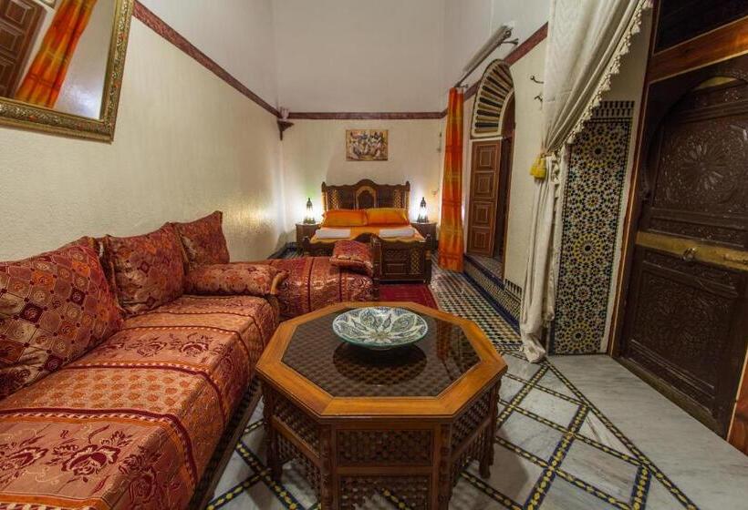 四人高级间, Riad Meski
