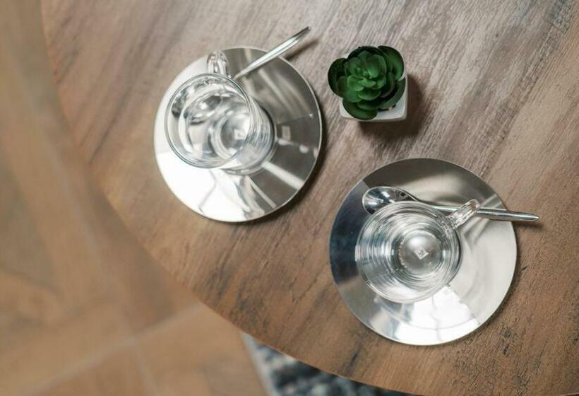 带大床的标准间, The Blind Bull