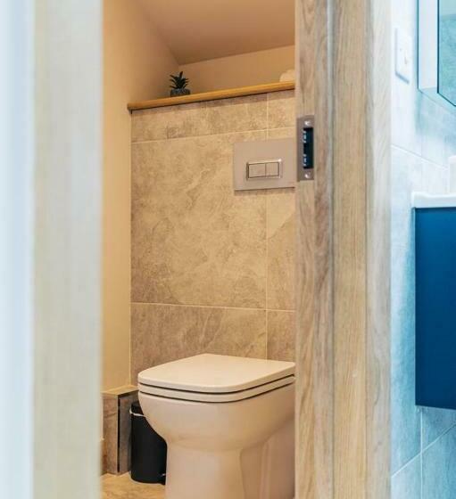 带大床的标准间, The Blind Bull