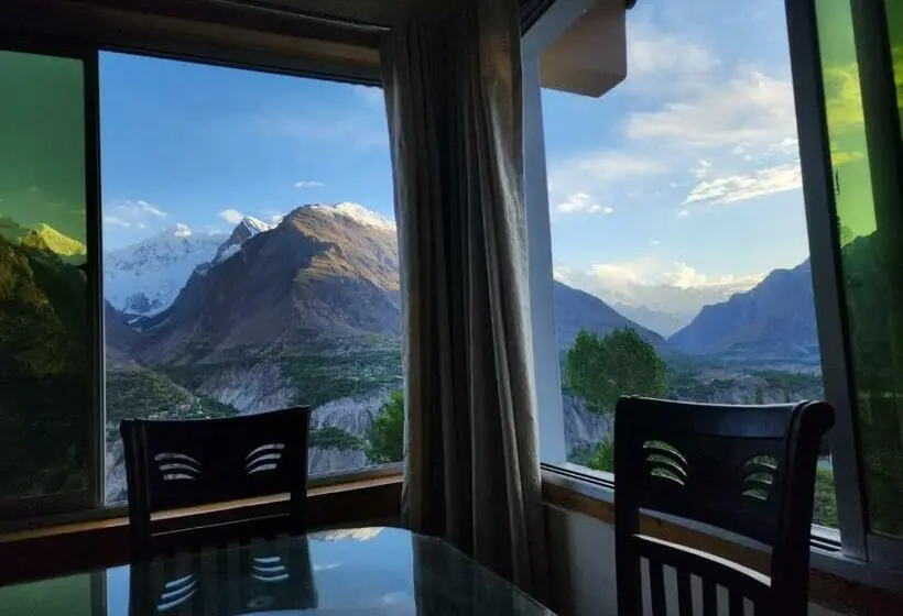 اتاق خانوادگی, Hunza Lounge